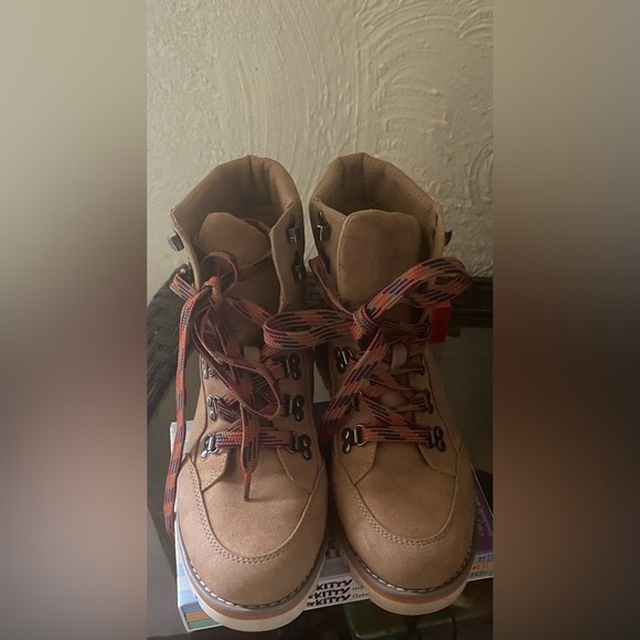 Crown Vintage Boots - Picture 2 of 6